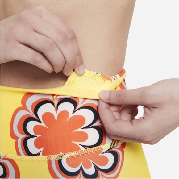 Nike One Women's 7" Shorts (Citron
Pulse) size XS - Picture 7 of 7